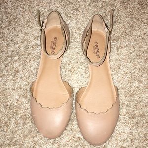 Beige scalloped flats